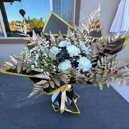 New Year’s Eve bouquet with white and black flowers, metallic gold ferns, and black-and-gold wrapping – Midnight Glam by Nai Pascoal Bouquets.