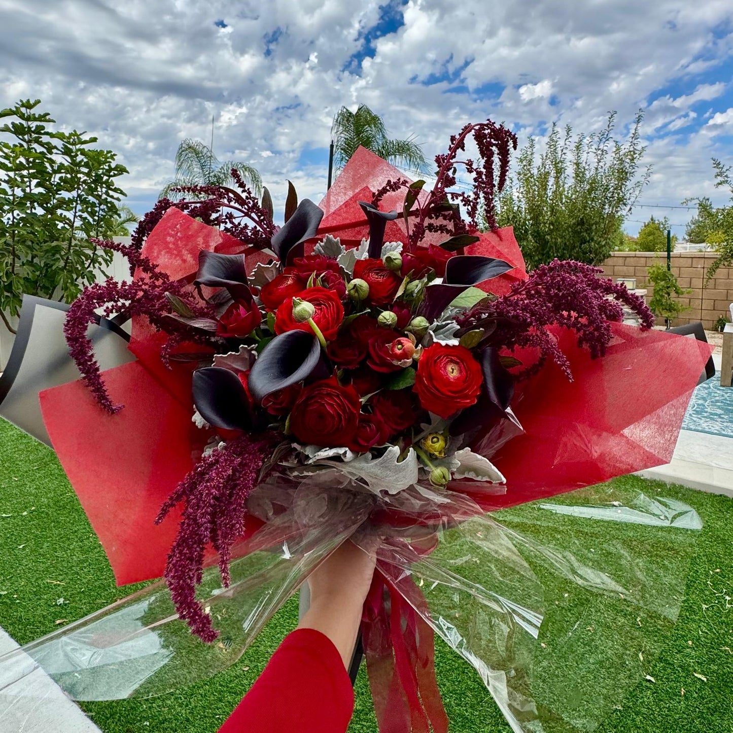 Vampire’s Kiss Bouquet with red roses and black calla lilies – vampire-inspired flowers by Nai Pascoal Bouquets.